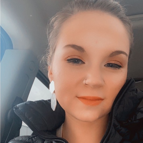 Meet your Posher, Shannon - Picture 2 of 2